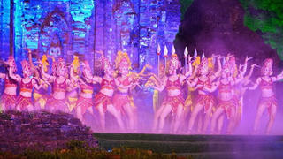 "Đêm Mỹ Sơn huyền thoại" thu hút hàng ngàn người đến xem