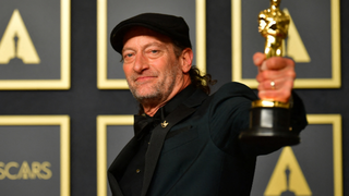 Xúc động nam diễn viên khiếm thính đầu tiên nhận giải Oscar