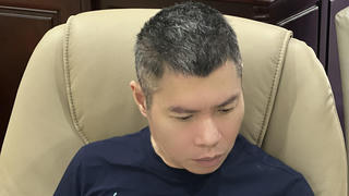 NSND Công Lý không giấu nổi phút yếu lòng