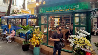 Gian hàng phục chế sách xưa được khai trương tại Đường sách TP.HCM