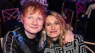 Ed Sheeran cùng vợ đón bé gái thứ hai 