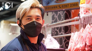 Chàng trai bán thịt heo bỗng chốc được săn đón 