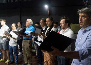 Giàn hợp xướng “Vì hòa bình” xoa dịu nỗi đau nhân loại, hướng về tương lai tươi đẹp