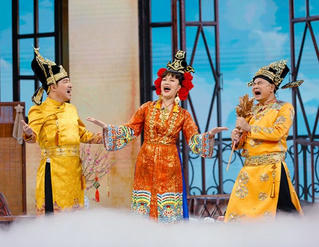 'Táo quân tiền truyện' đầy ắp các vấn đề thời sự và tình cảm gia đình