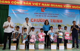Học viện Tư pháp tổ chức chương trình từ thiện tại xã nghèo tỉnh Bình Thuận