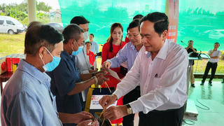 Phó Chủ tịch Thường trực Quốc hội thăm, tặng quà Tết tại Bạc Liêu và Sóc Trăng