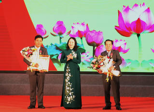 Bí thư Tỉnh ủy Cà Mau được Chủ tịch nước tặng Huân chương Lao động hạng Nhất