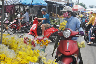 Người dân Cà Mau tấp nập phiên chợ cuối cùng ngày 30 Tết