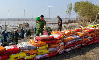 Chủ tịch tỉnh Bạc Liêu chỉ đạo “khẩn” vụ sạt lở nghiêm trọng tại tuyến đê biển Đông