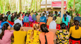 Tặng 100 phần quà cho bà con vùng căn cứ cách mạng ở Bạc Liêu