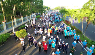 Hơn 2.000 người ở Bạc Liêu chạy vì sức khỏe toàn dân