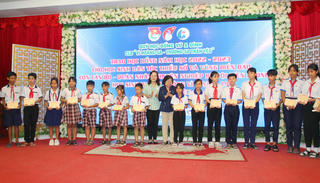 Qũy học bổng Vừ A Dính, CLB 'Vì Hoàng Sa - Trường Sa thân yêu' đồng hành với học sinh Bạc Liêu 