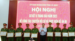 Cà Mau được Bộ trưởng Bộ Công an biểu dương 'về đích' cấp CCCD 