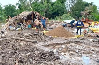 Mưa lớn kèm lốc xoáy làm 1 người tử vong ở Bạc Liêu