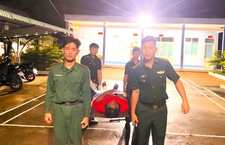 Cà Mau cứu kịp thời 15 thuyền viên bị chìm tàu trôi dạt trên biển