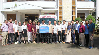 Ban Liên lạc đồng hương tặng xe cấp cứu tại tỉnh Bạc Liêu và Cà Mau