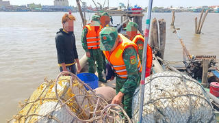 Bắt giữ các phương tiện sử dụng kích điện khai thác thủy sản ở Cà Mau