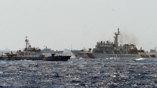 Tàu Trung Quốc đâm trực diện tàu kiểm ngư của Việt Nam 