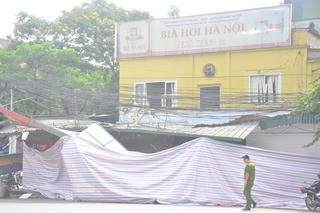 Hà Nội: Nổ lớn ở quán bia, 4 người nhập viện