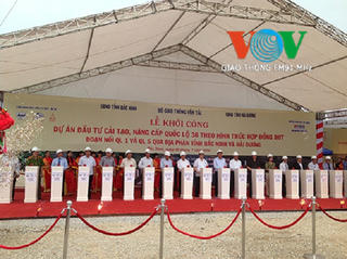 Phó Thủ Tướng Hoàng Trung Hải bấm nút khởi công dự án Nâng cấp QL38