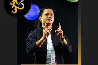 Hoàng Hoa Trung và một tuổi trẻ rực rỡ