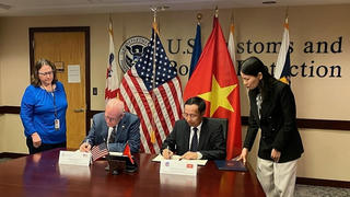 Tổng cục trưởng Tổng cục Hải quan Nguyễn Văn Cẩn thăm và làm việc với Hải quan và Bảo vệ Biên giới Hoa Kỳ 