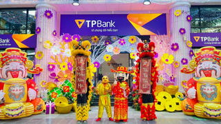 Rộn ràng mua vàng ngày Thần Tài tại các điểm giao dịch TPBank