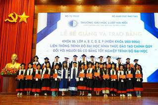 Trường Đại học Luật Hà Nội tổ chức Lễ bế giảng cho sinh viên