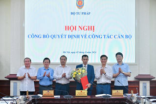 Trao Quyết định bổ nhiệm Tổng Biên tập Tạp chí Dân chủ và Pháp luật