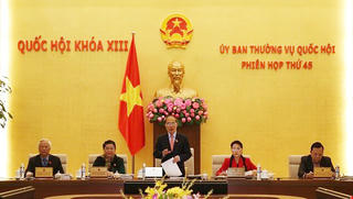 “Có tiền thì có chứng chỉ, không tiền thì không cấp”