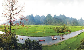 Thu hai khoản phí trên một vé tham quan Chùa Hương