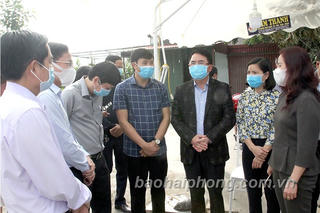 Kiểm tra sức khoẻ 2-3 lần/ngày với những người tiếp xúc gần người mắc COVID-19