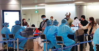 Triển khai khai báo y tế bắt buộc đối với tất cả hành khách trên phương tiện công cộng