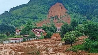 Thủ tướng yêu cầu tập trung cứu nạn, khắc phục hậu quả sạt lở đất