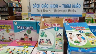 Bộ GD-ĐT thừa nhận có tình trạng "ép" phụ huynh "tự nguyện" mua sách tham khảo