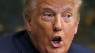 Tổng thống Donald Trump bất ngờ công bố việc rời Nhà Trắng