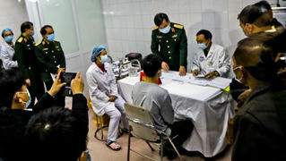 Thêm 3 tình nguyện viên thử nghiệm vaccine Covid-19