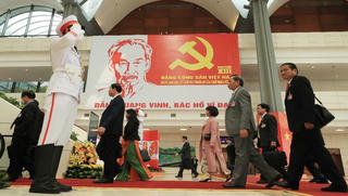 Cân nhắc kỹ lưỡng lựa chọn một số “trường hợp đặc biệt” để xem xét bầu Bộ Chính trị, Ban Bí thư khoá XIII