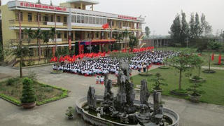 Nam sinh quay lén 2 cô giáo để đe dọa tống tiền