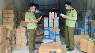 Thu giữ hàng tấn nguyên liệu trà sữa để xác minh nguồn gốc