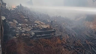 Dập tắt hỏa hoạn lớn ở xưởng làm nhang rộng 2.000m2 sau 1 giờ