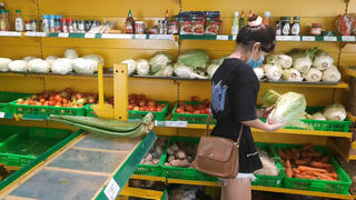 TP HCM mở lại một số chợ truyền thống bán thực phẩm tươi sống