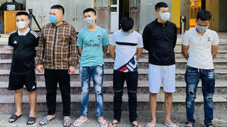 Ném chất bẩn, mang vòng hoa tang để “khủng bố” người nhà “con nợ”