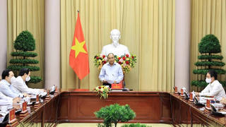 Chủ tịch nước biểu dương 3 triệu công nhân dệt may vừa sản xuất vừa chống dịch
