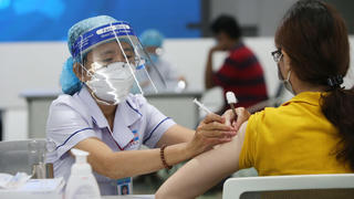 Thủ tướng yêu cầu Bộ Y tế đàm phán mua vaccine theo đề xuất của 4 hiệp hội ngành nghề