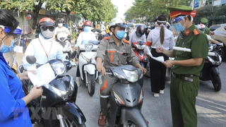 Hà Nội siết chặt việc cấp và sử dụng giấy đi đường để đảm bảo thực hiện giãn cách xã hội