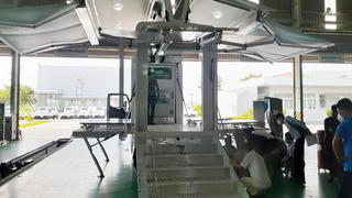 Lào Cai tiếp nhận xe vận chuyển vaccine và tiêm chủng lưu động