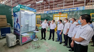 Lào cai tiếp nhận 13 buồng xét nghiệm COVID-19 