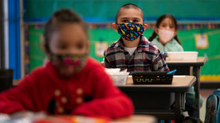 Hàng nghìn trẻ em phải cách ly khi năm học mới sắp bắt đầu