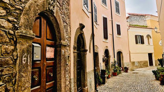 Bạn có muốn một căn nhà cổ kính ở chốn 'đẹp như mơ' với giá 1 euro?